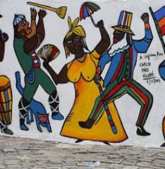 Lágrima Ríos en el medio a la izquierda  un escobillero y a la derecha un gramillero